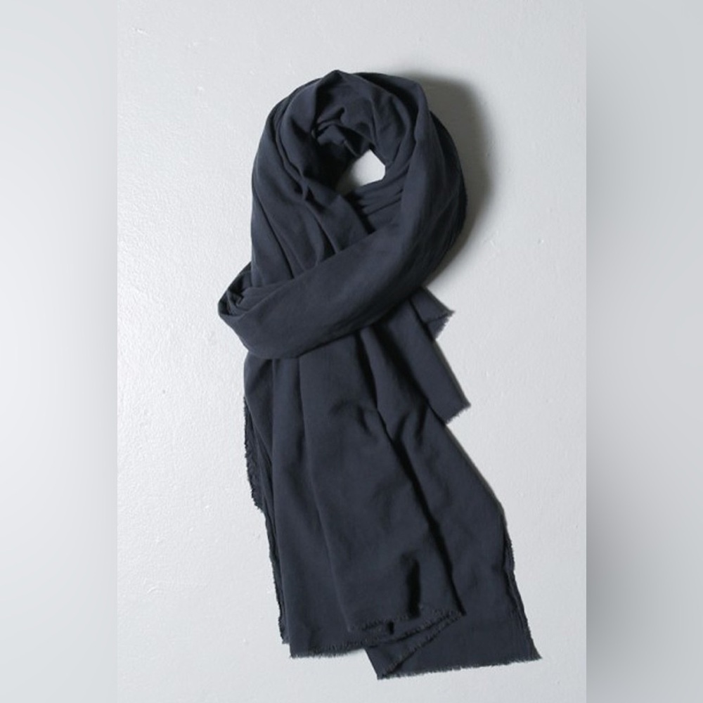 ISO OAK Massive Scarf in charcoal or black